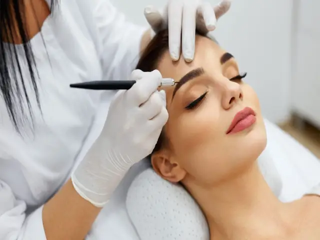 آموزش میکروبلیدینگ در تبریز؛ شروعی مطمئن برای ورود به بازار کار