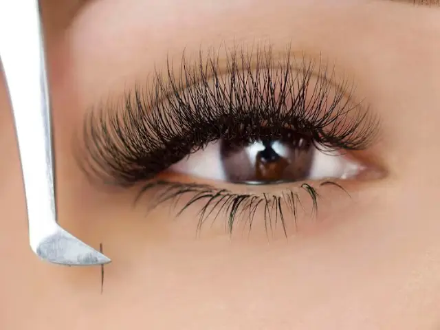 کاشت و اکستنشن مژه؛ راز چشمانی جذاب و مژههایی ماندگار