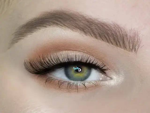کاشت و اکستنشن مژه؛ راز چشمانی جذاب و مژههایی ماندگار