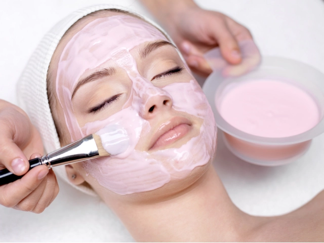 چرا فیشیال گزینهای عالی برای مراقبت از پوست است؟